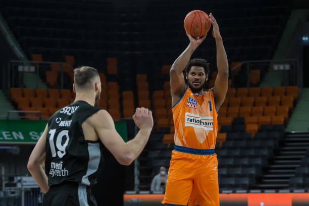 轻的网球选 轻的网球选