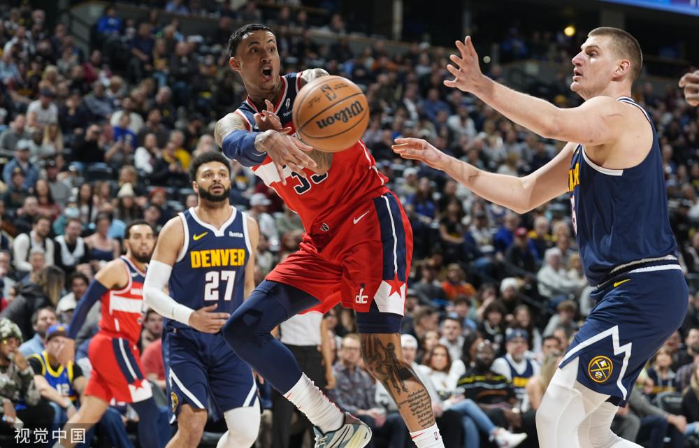 他的缺席引 他的缺席引