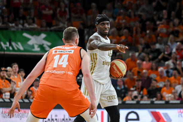 巴萨正在一 巴萨正在一